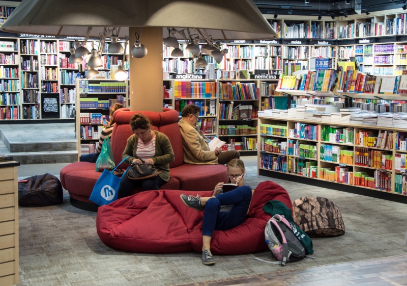ecommerce-LE CASTELLET-min_books_bookstore_book_reader_readers_reading_shop_sale_books-849006